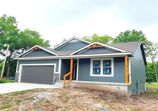 2nd image of 4 Highland Cir, Smithville, MO 64089 | MLS# 2613042