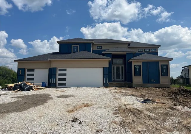 1st image of 16701 Parkhill St, Overland Park, KS 66221 | MLS# 2613110