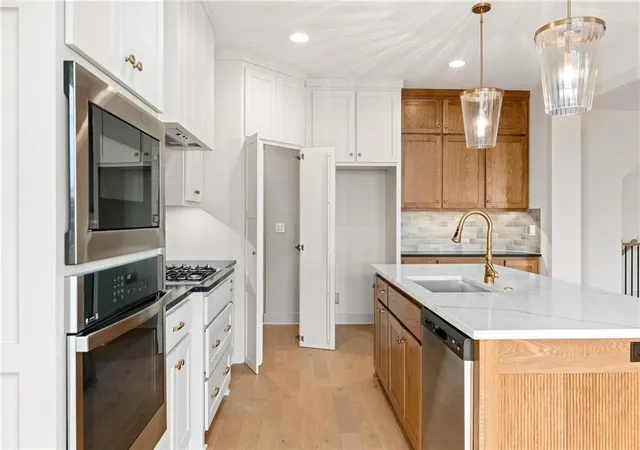 Photo 2 of Single family home for sale at 16701 Parkhill St, Overland Park, KS 66221 | MLS# 2613110 | Listing updated on 2026-10-05