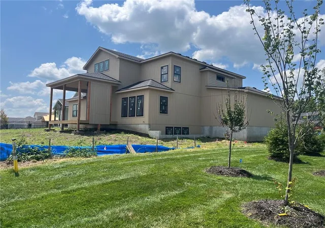 2nd image of 16701 Parkhill St, Overland Park, KS 66221 | MLS# 2613110