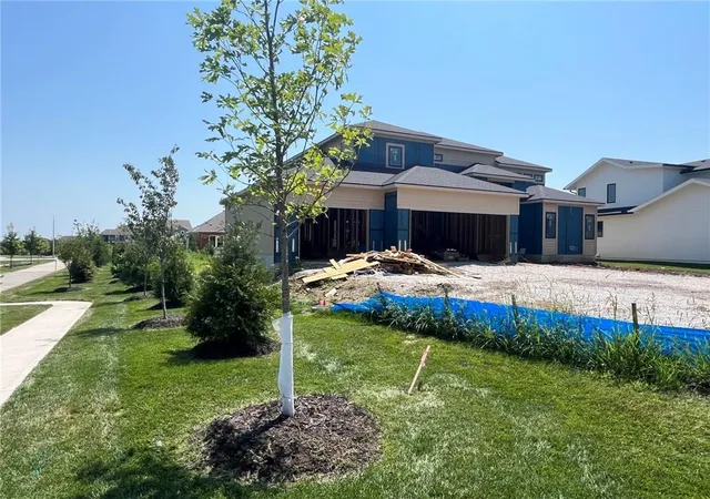 3rd image of 16701 Parkhill St, Overland Park, KS 66221 | MLS# 2613110