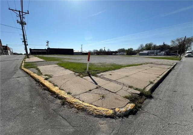 Homes for sale in Richmond, MO | 211 W Franklin St, Richmond, MO 64085 | MLS# 2613122