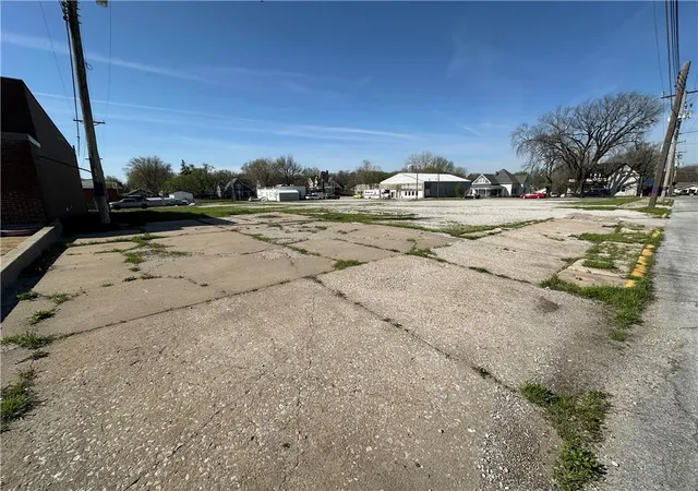 Homes for sale in Richmond, MO | 211 W Franklin St, Richmond, MO 64085 | MLS# 2613122
