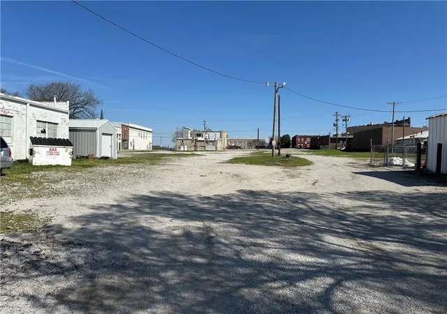 Homes for sale in Richmond, MO | 211 W Franklin St, Richmond, MO 64085 | MLS# 2613122