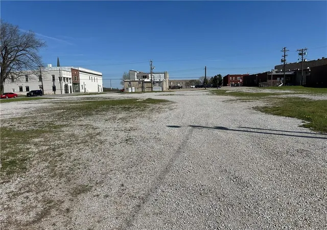 Homes for sale in Richmond, MO | 211 W Franklin St, Richmond, MO 64085 | MLS# 2613122