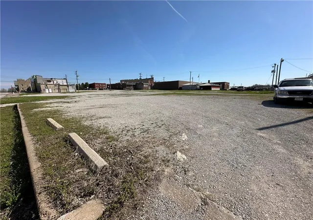 Homes for sale in Richmond, MO | 211 W Franklin St, Richmond, MO 64085 | MLS# 2613122