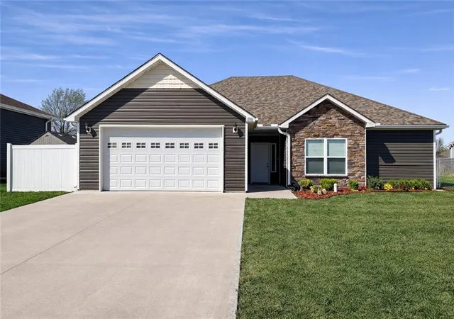 Homes for sale in Knob Noster, MO | 1700 W 6th Street Ter, Knob Noster, MO 65336 | MLS# 2613127