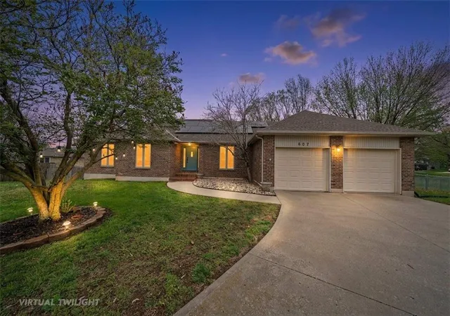 Homes for sale in Pleasant Hill, MO | 607 Horseshoe Dr, Pleasant Hill, MO 64080 | MLS# 2613139