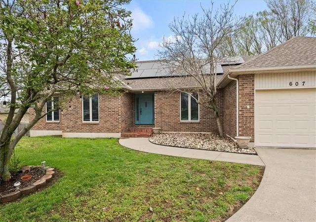 Homes for sale in Pleasant Hill, MO | 607 Horseshoe Dr, Pleasant Hill, MO 64080 | MLS# 2613139