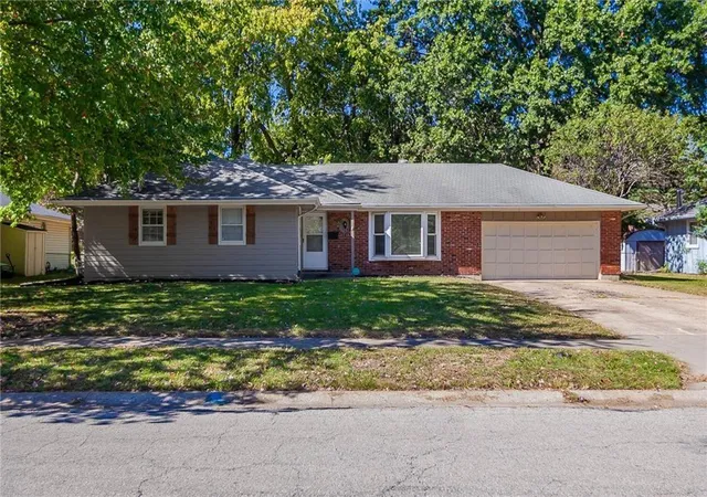 1st image of 909 Nw Range St, Blue Springs, MO 64015 | MLS# 2613141