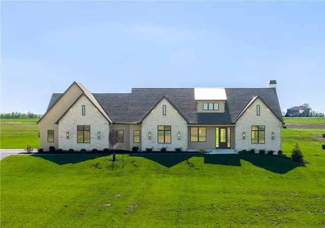 4th image of 18904 Bella Terra Rd, Pleasant Hill, MO 64080 | MLS# 2613276