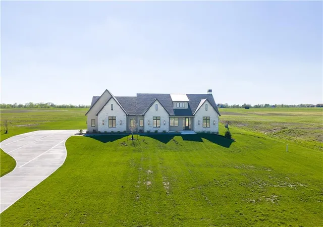 5th image of 18904 Bella Terra Rd, Pleasant Hill, MO 64080 | MLS# 2613276