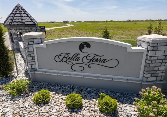 Homes for sale in Pleasant Hill, MO | 18904 Bella Terra Rd, Pleasant Hill, MO 64080 | MLS# 2613276