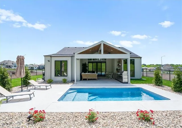 27th image of 2124 Sw Wheatfield Dr, Lees Summit, MO 64082 | MLS# 2613323