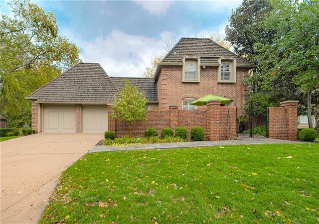 2nd image of 7 Lemans Ct, Prairie Village, KS 66208 | MLS# 2613328