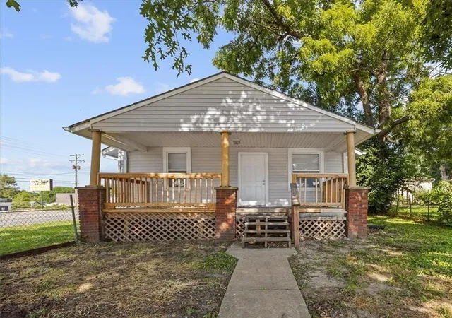1st image of 1116 S Woodland Ave, Independence, MO 64050 | MLS# 2613381