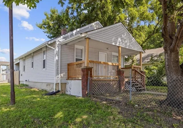 2nd image of 1116 S Woodland Ave, Independence, MO 64050 | MLS# 2613381