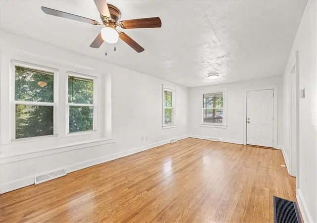 4th image of 1116 S Woodland Ave, Independence, MO 64050 | MLS# 2613381
