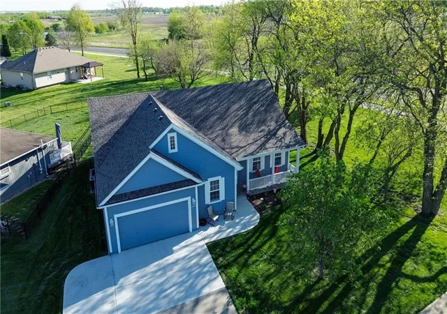 4th image of 2010 Prairie Grass Dr, Raymore, MO 64083 | MLS# 2613463