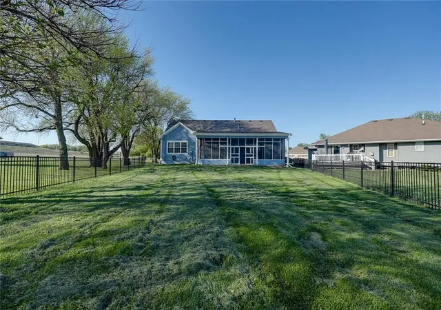 53rd image of 2010 Prairie Grass Dr, Raymore, MO 64083 | MLS# 2613463
