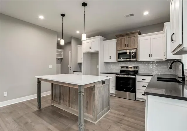 Photo 4 of Single family home for sale at 16827 W 164th Terrace, Olathe, KS 66062 | MLS# 2613487 | Listing updated on 2026-09-12