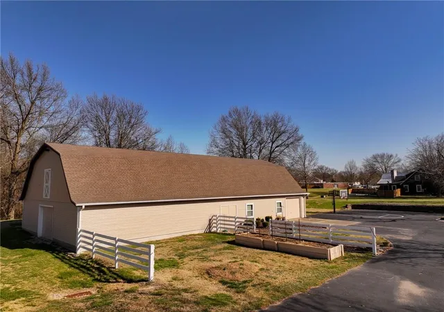 Homes for sale in Lamar, MO | 304 Reavley Dr, Lamar, MO 64759 | MLS# 2613498