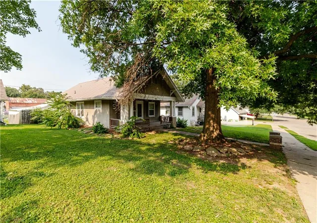 5th image of 905 Parallel St, Atchison, KS 66002 | MLS# 2613516