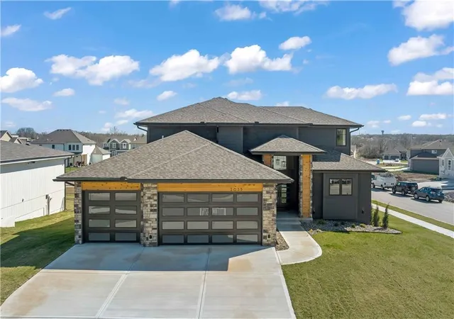 Photo 1 of Sale Pending at 2608 Ne Woodland Oak Dr, Lees Summit, MO 64086 | MLS# 2613551 | Listing updated on 2026-04-16