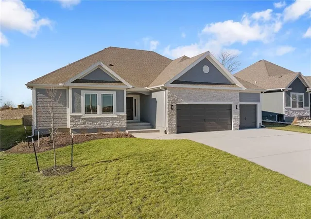 Photo 1 of Single family home for sale at 6926 Ne 102nd Street, Kansas City, MO 64156 | MLS# 2613555 | Listing updated on 2026-08-28