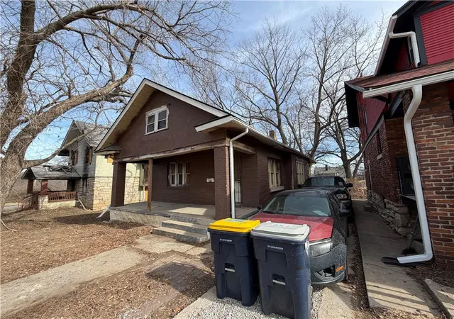 Homes for sale in Kansas City, MO | 4907 Walrond Ave, Kansas City, MO 64130 | MLS# 2613624