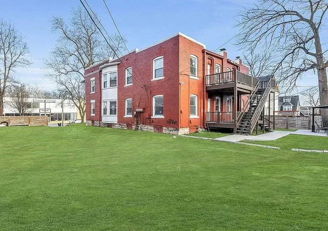 Listing Photo 2 - Condo for sale in building located at 4330 Troost Ave, Kansas City, MO 64110 - Unit #