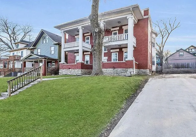 Homes for sale in Kansas City, MO | 4330 Troost Ave, Kansas City, MO 64110 | MLS# 2613631