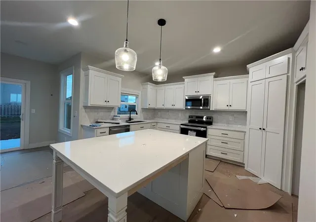 Photo 3 of Sale Pending at 28407 W 161st Street, Gardner, KS 66030 | MLS# 2613647 | Listing updated on 2026-09-24