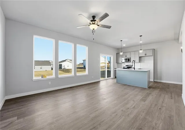 3rd image of 12426 S Aspen Ln, Lee's Summit, MO 64086 | MLS# 2613693