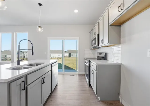 5th image of 12426 S Aspen Ln, Lee's Summit, MO 64086 | MLS# 2613693