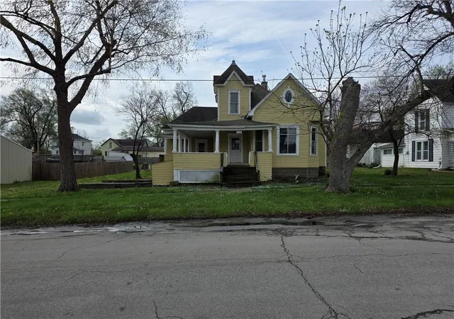 Photo 2 of Single family home for sale at 715 W 4th Street, Cameron, MO 64429 | MLS# 2613718 | Listing updated on 2026-09-22