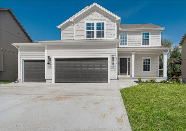 Single family home for sale at 6114 NE 118th Street, Kansas City, MO 64156 | MLS# 2613731