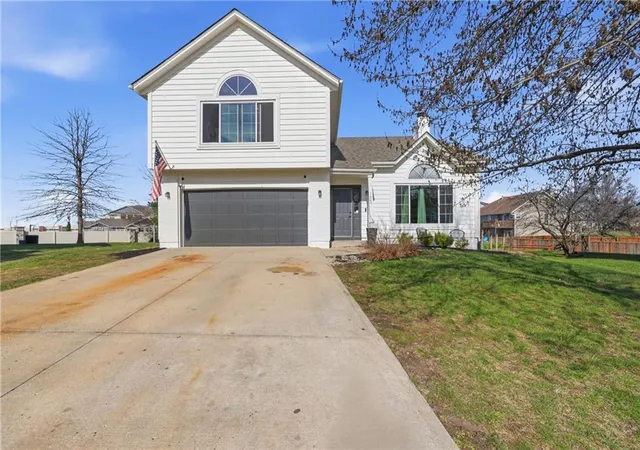 1st image of 1624 Se 11th St, Lees Summit, MO 64081 | MLS# 2613787