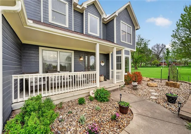 3rd image of 905 Florence Ave, Raymore, MO 64083 | MLS# 2613806