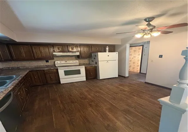 Photo 2 of Sale Pending at 2607 Nw Powderhorn Dr, Kansas City, MO 64154 | MLS# 2613819 | Listing updated on 2026-08-16