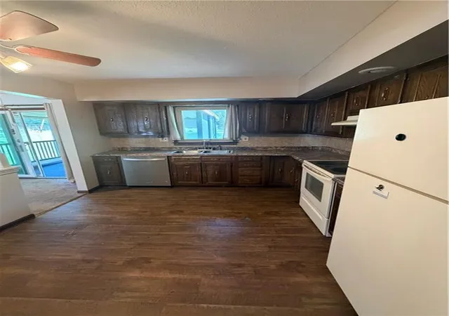 Photo 3 of Sale Pending at 2607 NW Powderhorn Dr, Kansas City, MO 64154 | MLS# 2613819 | Listing updated on 2026-08-16