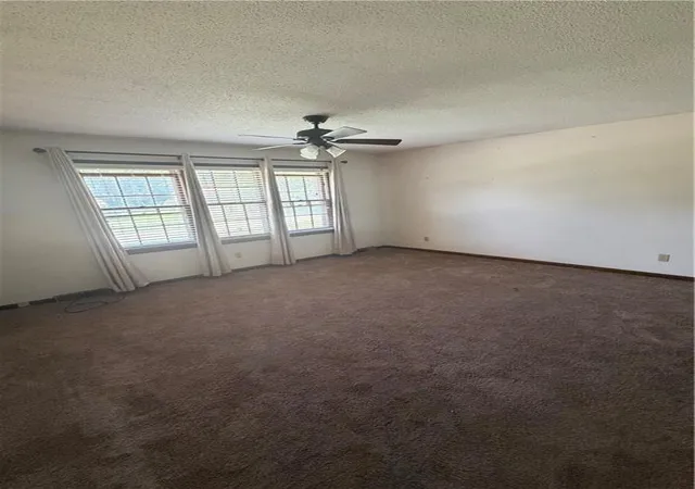 Photo 4 of Sale Pending at 2607 NW Powderhorn Dr, Kansas City, MO 64154 | MLS# 2613819 | Listing updated on 2026-08-16