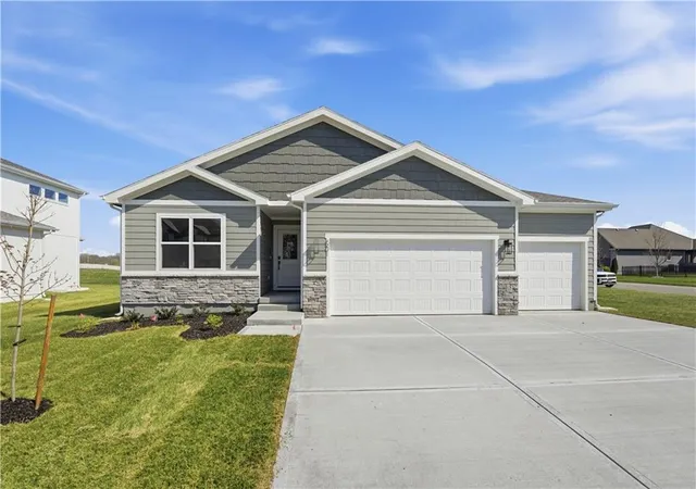 Photo 1 of Sale Pending at 4809 Sw 6th Terrace, Blue Springs, MO 64014 | MLS# 2613844 | Listing updated on 2026-08-27