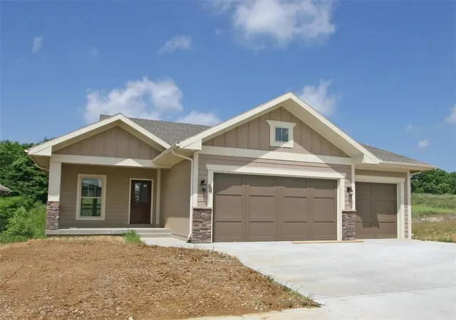 Photo 1 of Single family home for sale at 4820 Nw Huonker Ct, Riverside, MO 64150 | MLS# 2613854 | Listing updated on 2026-10-08
