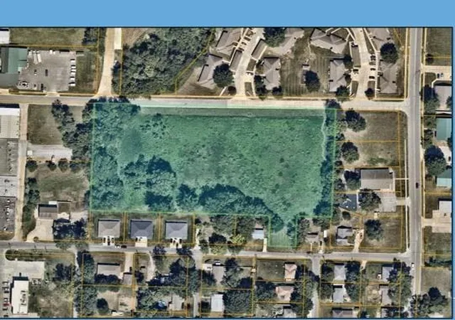 1st image of 301 Se 7th St, Oak Grove, MO 64075 | MLS# 2613939
