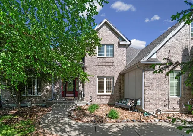 1st image of 15733 Pine Cir, Basehor, KS 66007 | MLS# 2613942