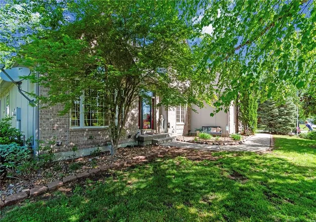 2nd image of 15733 Pine Cir, Basehor, KS 66007 | MLS# 2613942