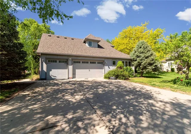 3rd image of 15733 Pine Cir, Basehor, KS 66007 | MLS# 2613942