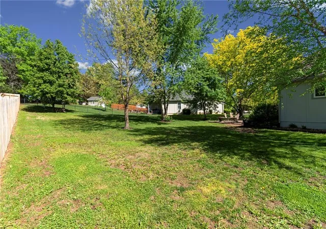 36th image of 15733 Pine Cir, Basehor, KS 66007 | MLS# 2613942