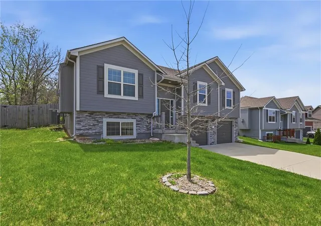 3rd image of 513 Bud Ln, Belton, MO 64012 | MLS# 2613971